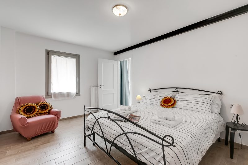 Residenza Quadrifoglio: Valley-view Villa with Private garden