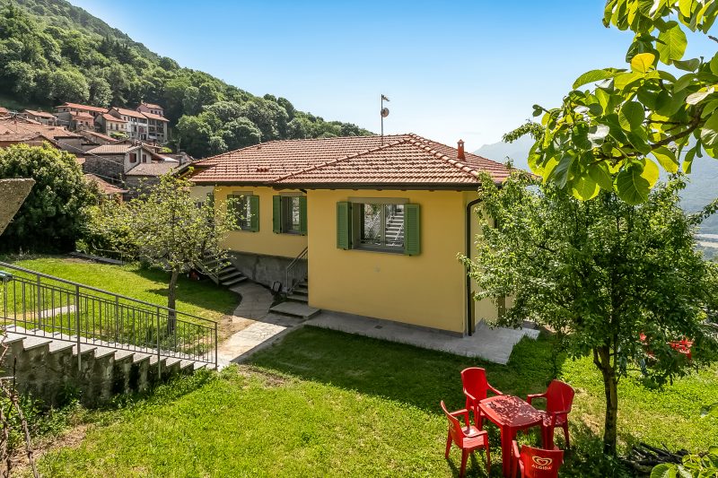 Residenza Quadrifoglio: Valley-view Villa with Private garden