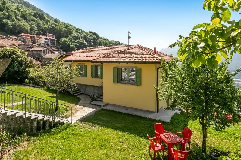 Residenza Quadrifoglio: Valley-view Villa with Private garden