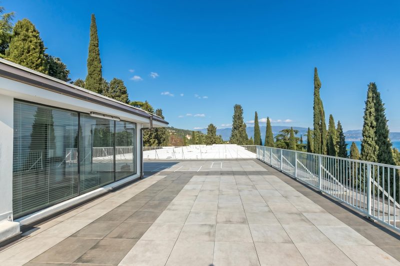 Hendrik Vittoriale Lake View Shared Pool
