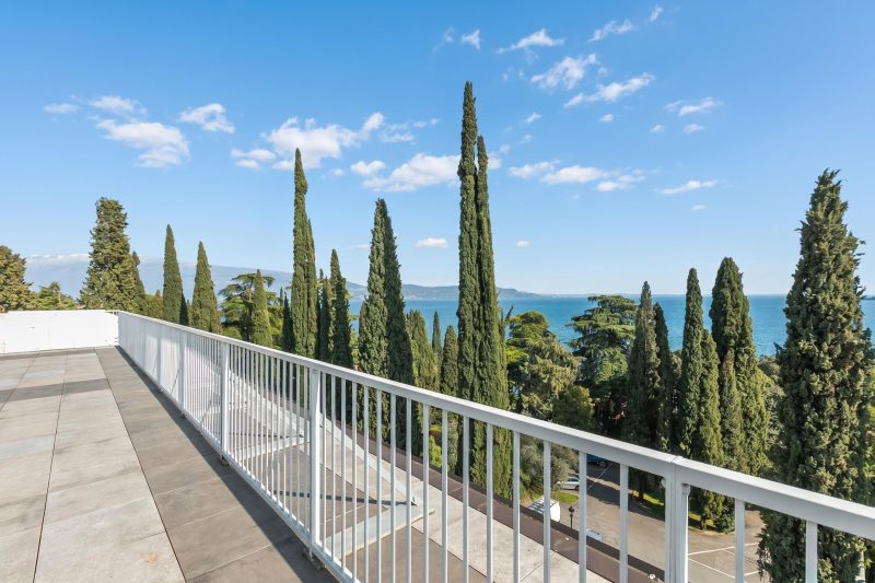 Hendrik Vittoriale Lake View Shared Pool