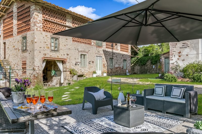 Romantic Apt Jacuzzi,Private Garden & Pet Friendly