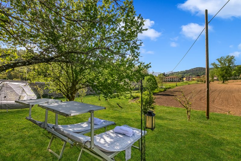 Romantic Apt Jacuzzi,Private Garden & Pet Friendly