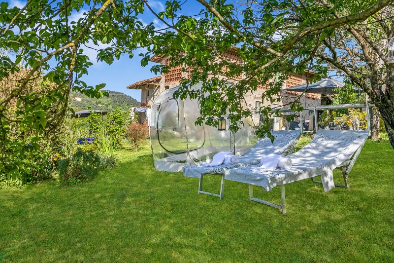 Romantic Apt Jacuzzi,Private Garden & Pet Friendly