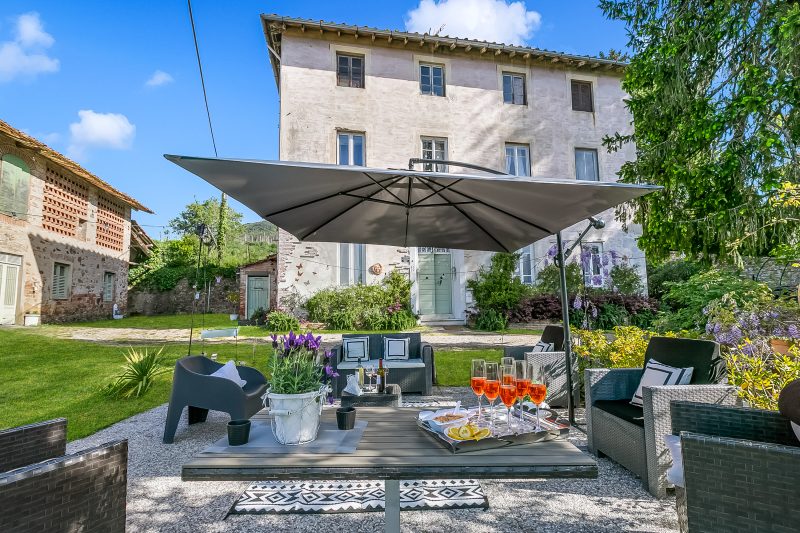 Romantic Apt Jacuzzi,Private Garden & Pet Friendly