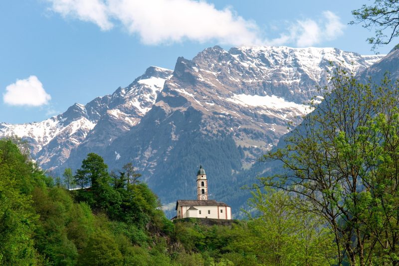 Chalet Soleada with Fireplace and Terrace for 5