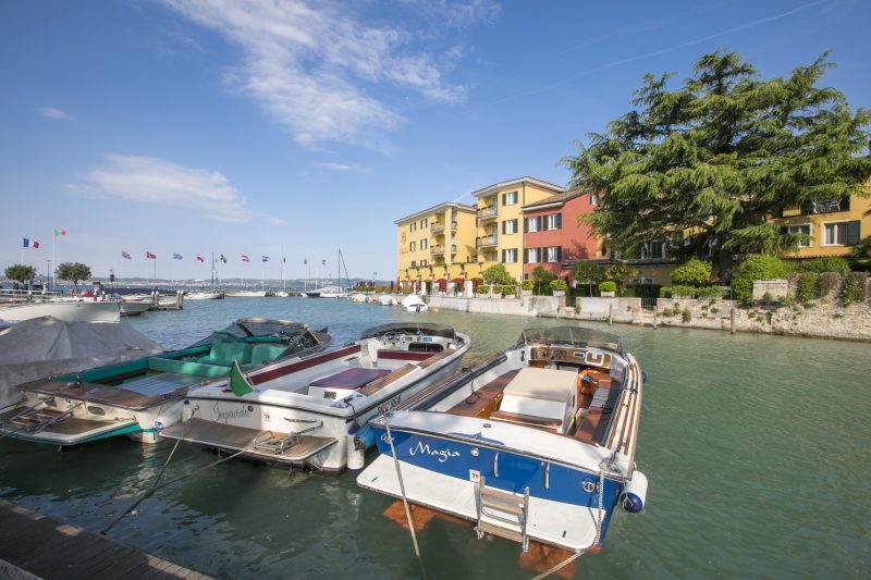 Villa Fiorita - Apt 2 - Margherita near lake, shops & AC