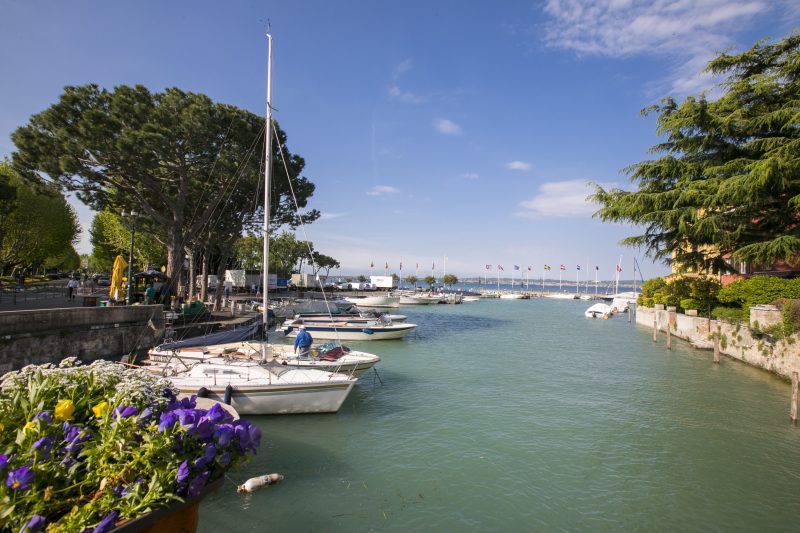 Villa Fiorita - Apt 2 - Margherita near lake, shops & AC