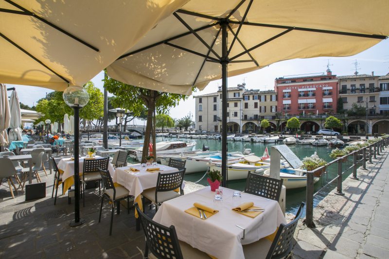 La Maison Fleurie Appt Giglio Walk to Beach for 6 A/C