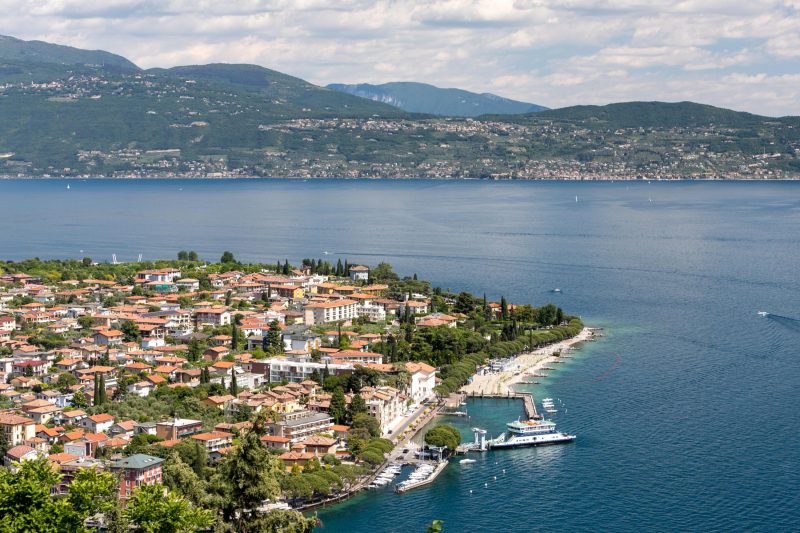 Spiaggia Azzurro -lakeside with terrace