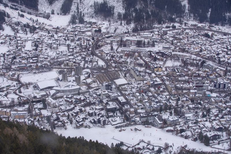 V Buet 53: Beside Ski Lift; Pool, Sauna & Gym