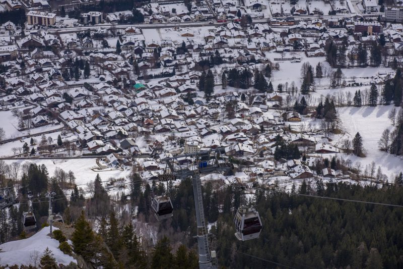 V Loriaz 32: Beside Ski Lift; Pool, Sauna & Gym