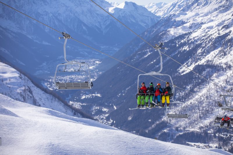 V Buet 53: Beside Ski Lift; Pool, Sauna & Gym