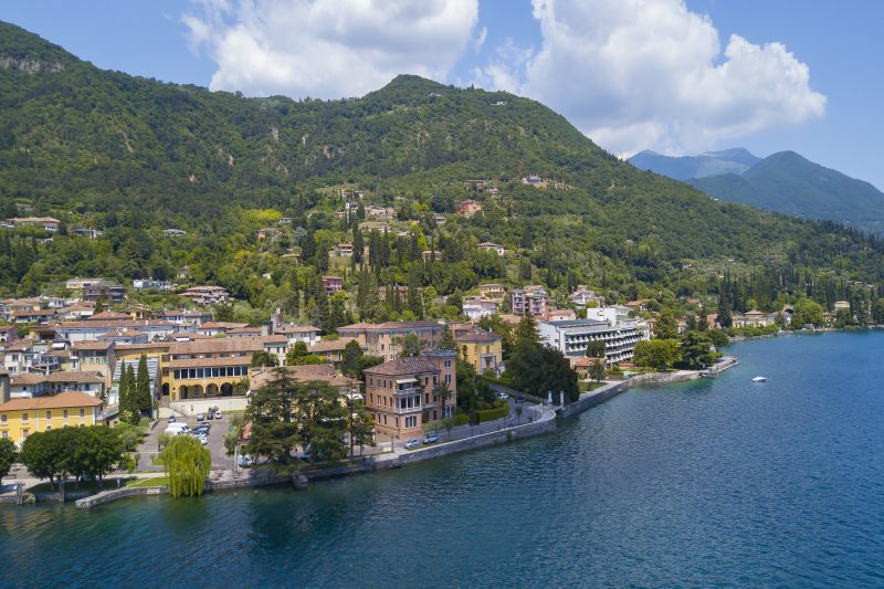 Villa Alberti 900m from Garda lake w/ Garden