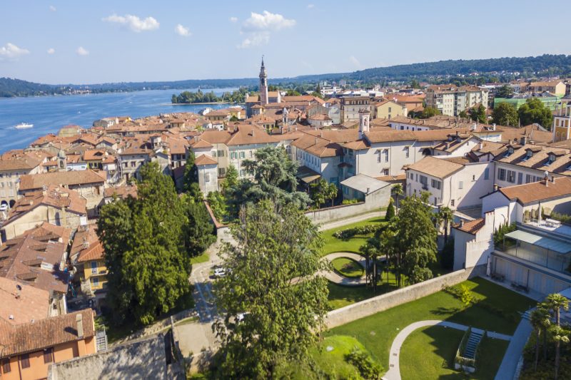 Il Nido Del Cigno, Arona Lakefront Apartment with Terrace and A/C