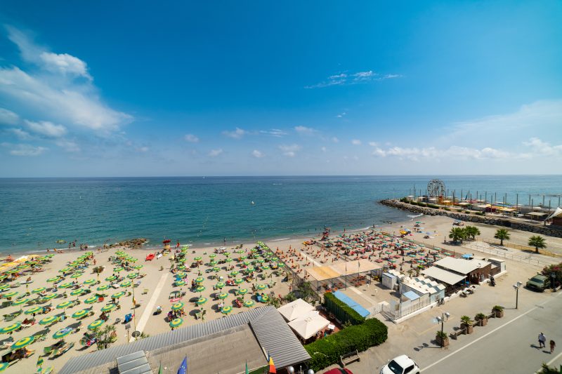 Tre Balconi Sul Mare - Beachfront Sea-View Apartment