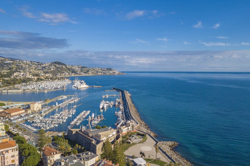La Lincolnia - with Garden and Seaview