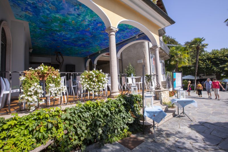 Nicoletta's Lake View with Balcony in Stresa