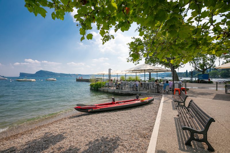 Ambra lakeside retreat&view / Terrace