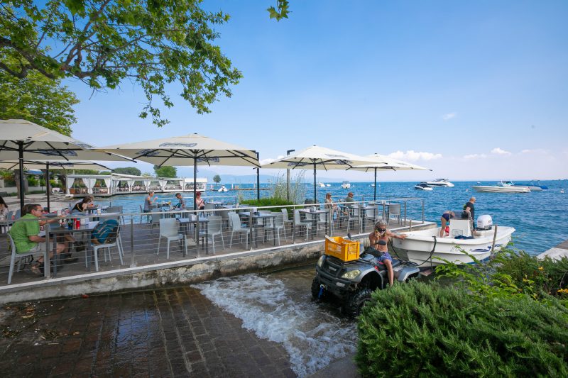 Ambra lakeside retreat&view / Terrace